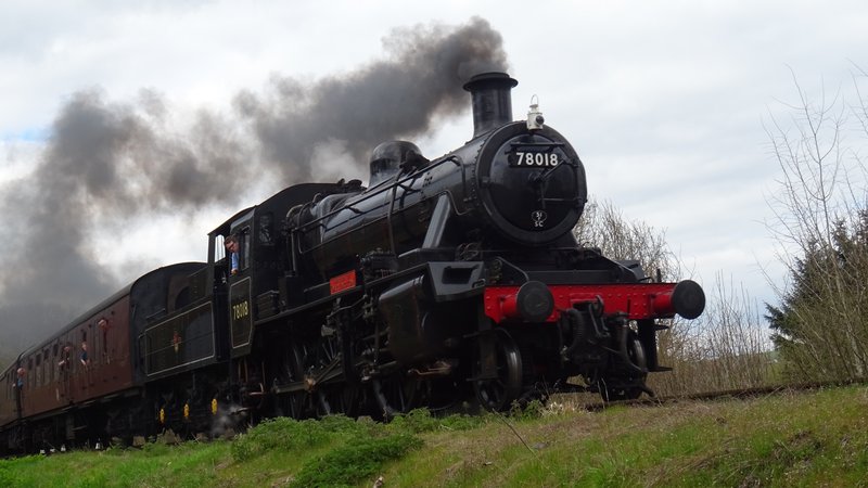 BR_Standard_Class_2_2-6-0_78018_SVR_Spring_Gala_2023